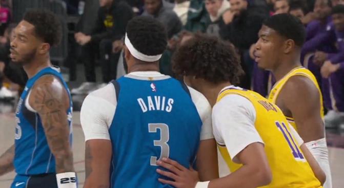 湖人單節(jié)8分！弗拉格13分戴維斯18+9 獨(dú)行俠末節(jié)21-0大逆轉(zhuǎn)